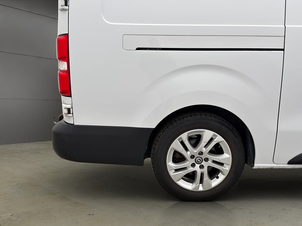Vehicle Image 32