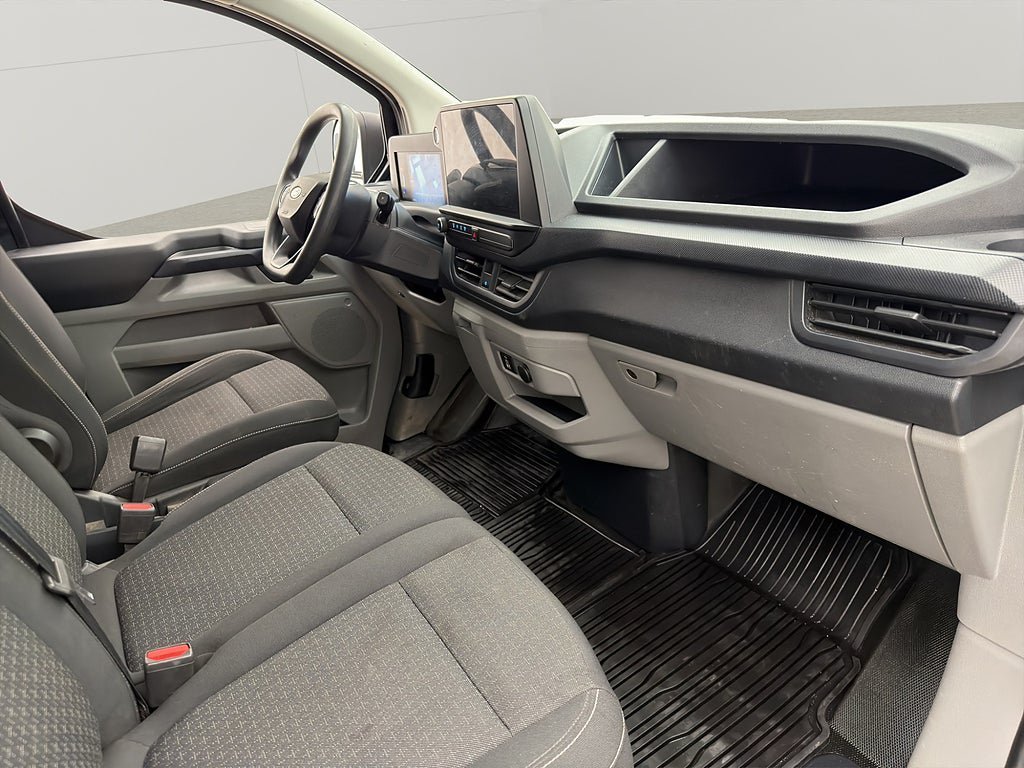 Vehicle Image 32