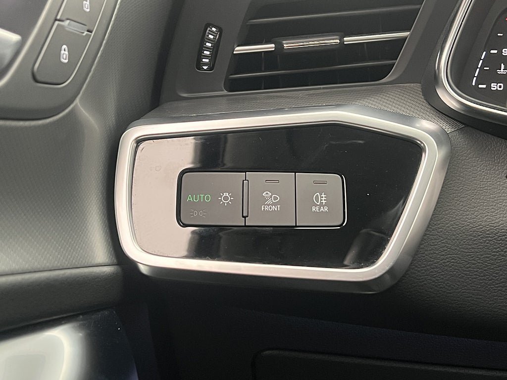 Vehicle Image 33