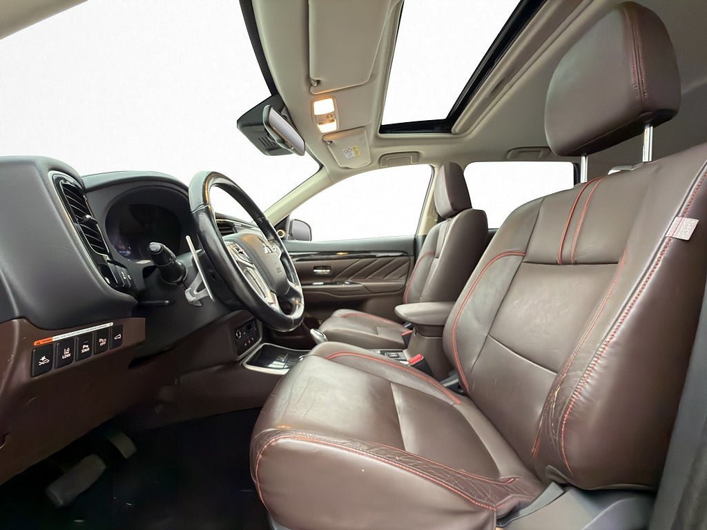 Vehicle Image 13