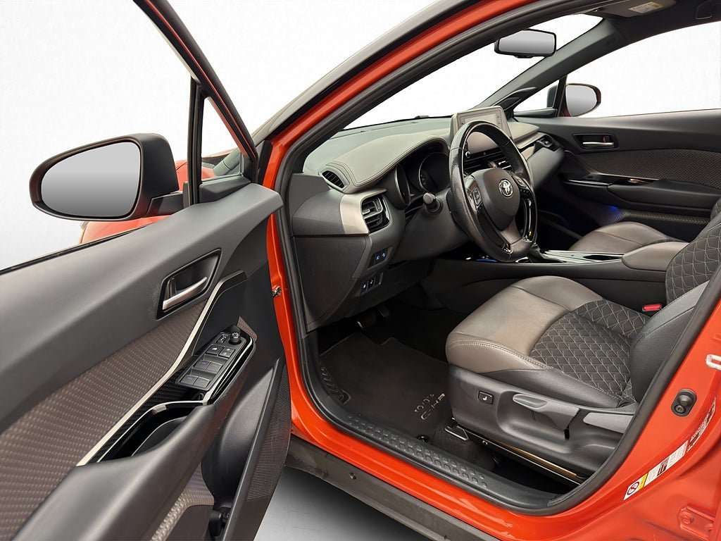 Vehicle Image 12