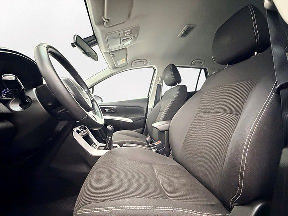 Vehicle Image 12