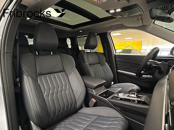 Vehicle Image 24