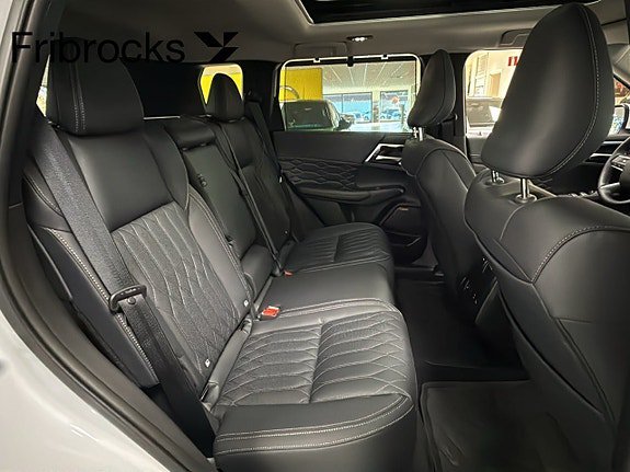 Vehicle Image 26