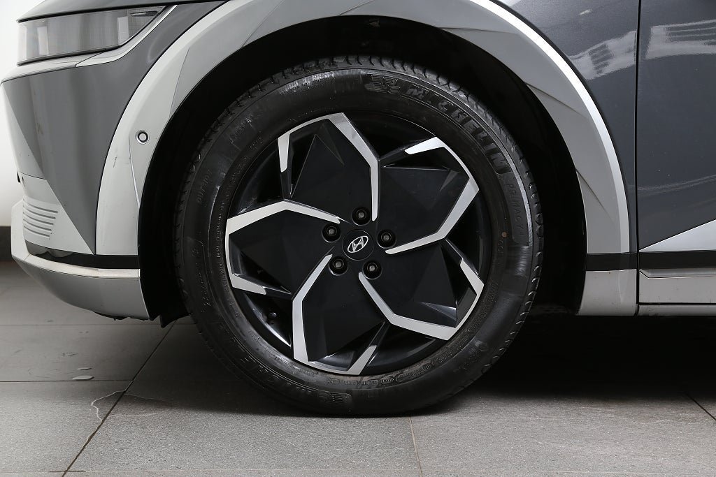Vehicle Image 9