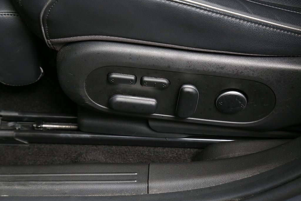 Vehicle Image 16