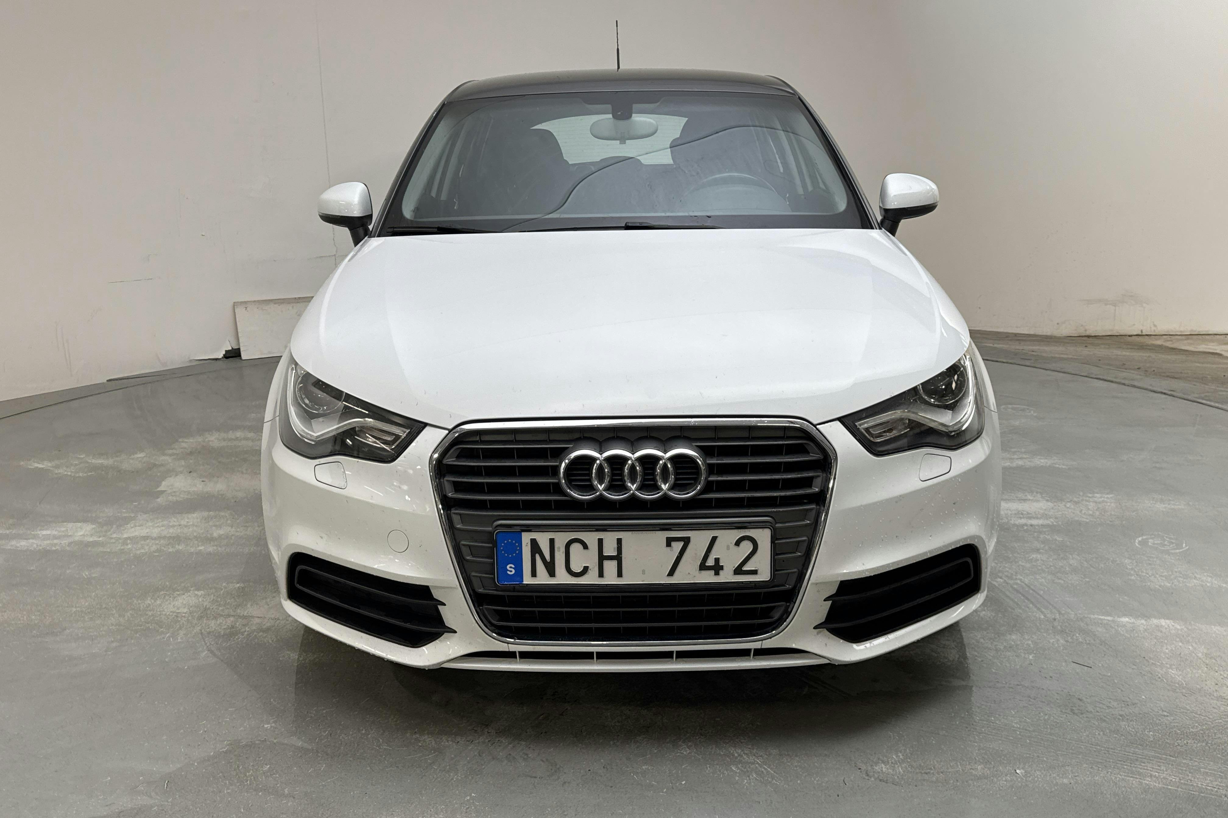 Vehicle Image 4