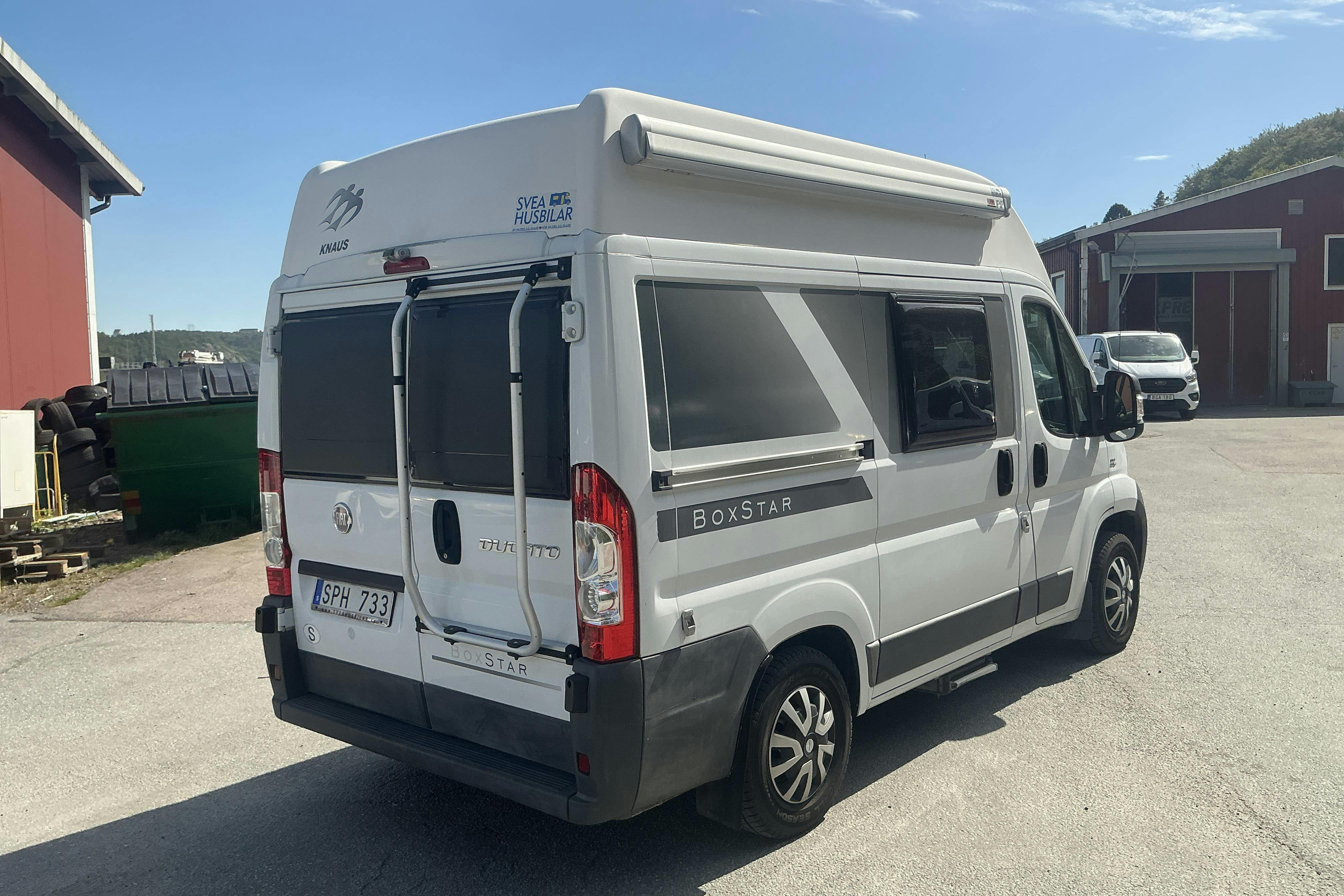 Vehicle Image 4