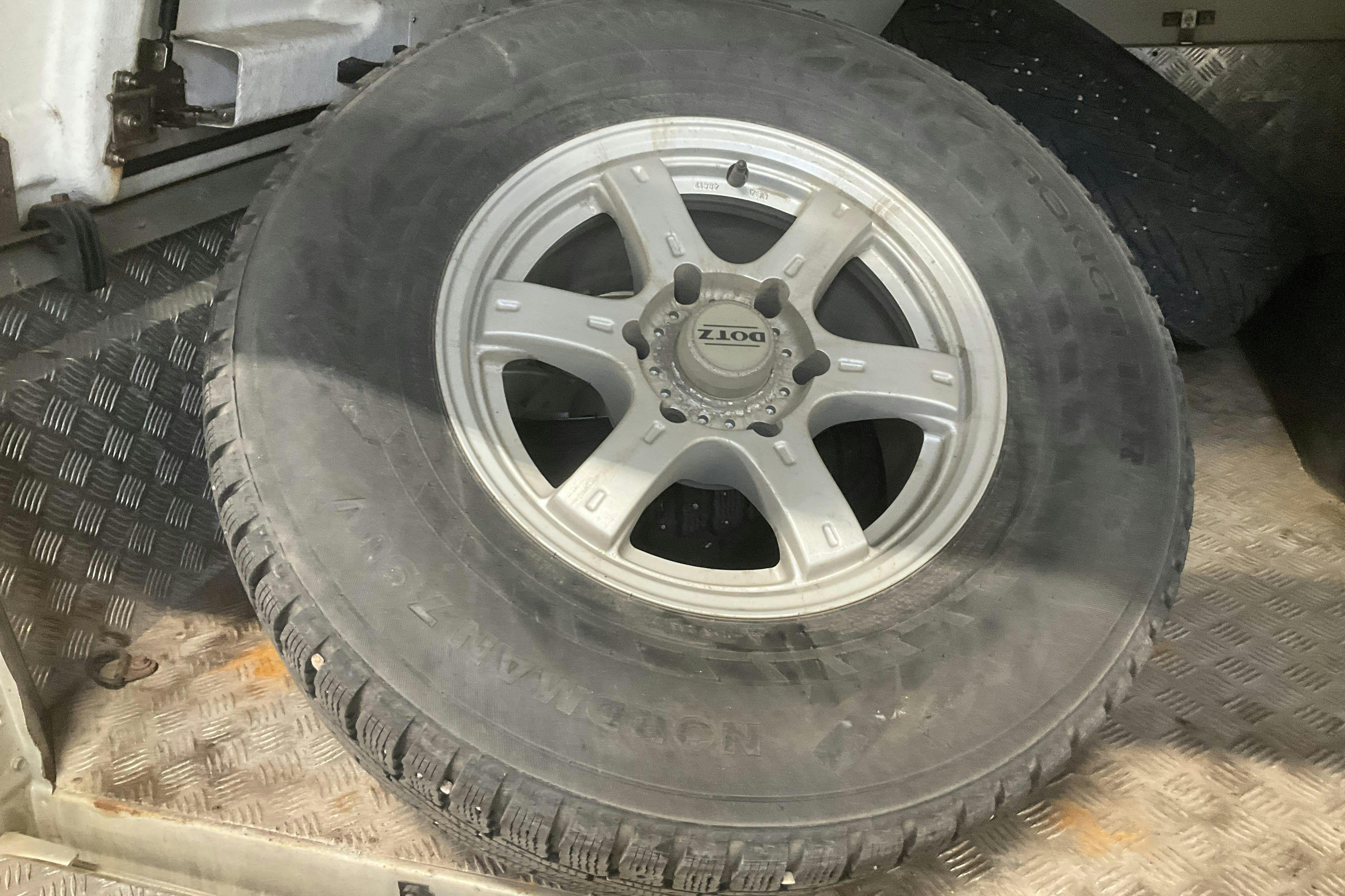 Vehicle Image 13