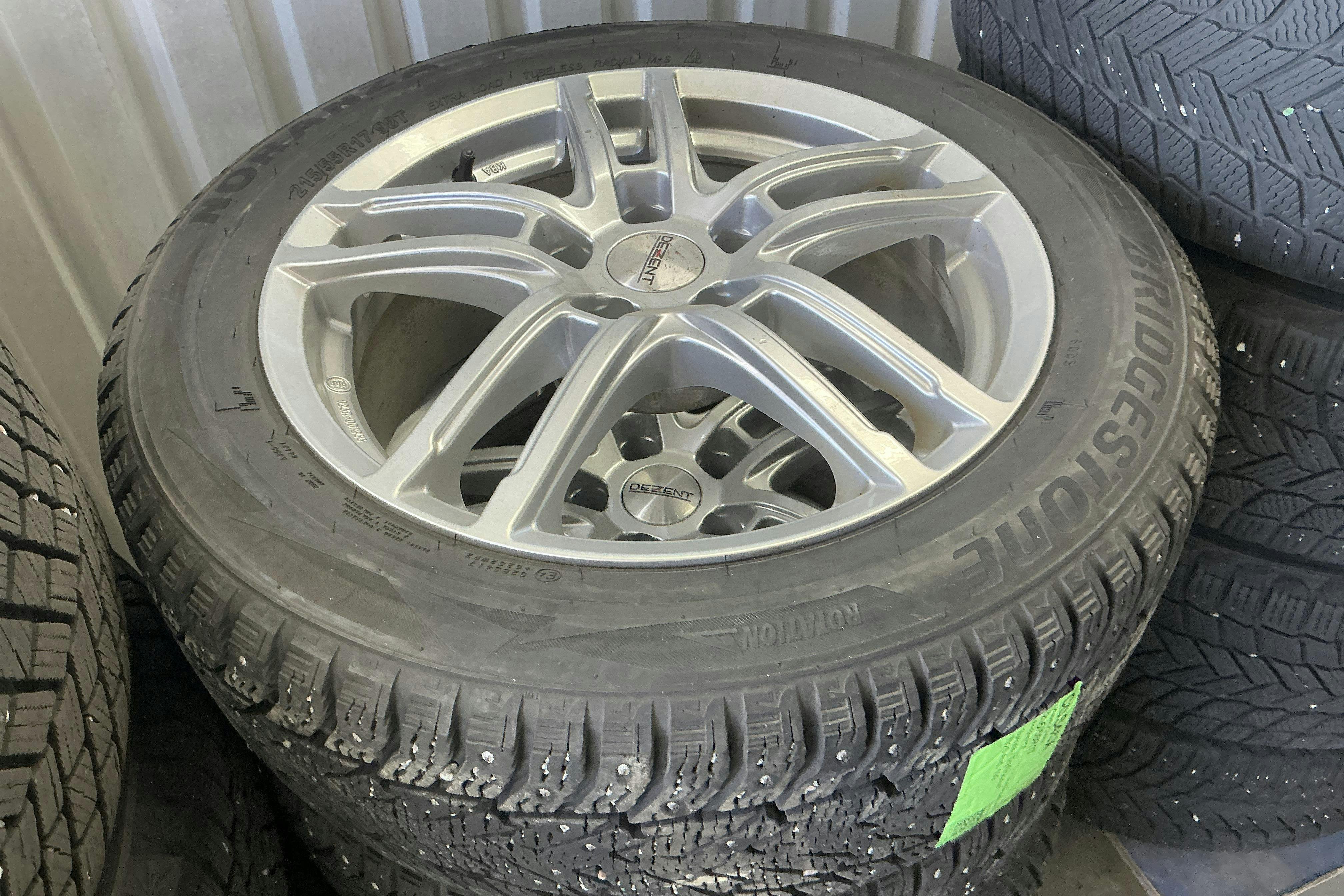 Vehicle Image 15