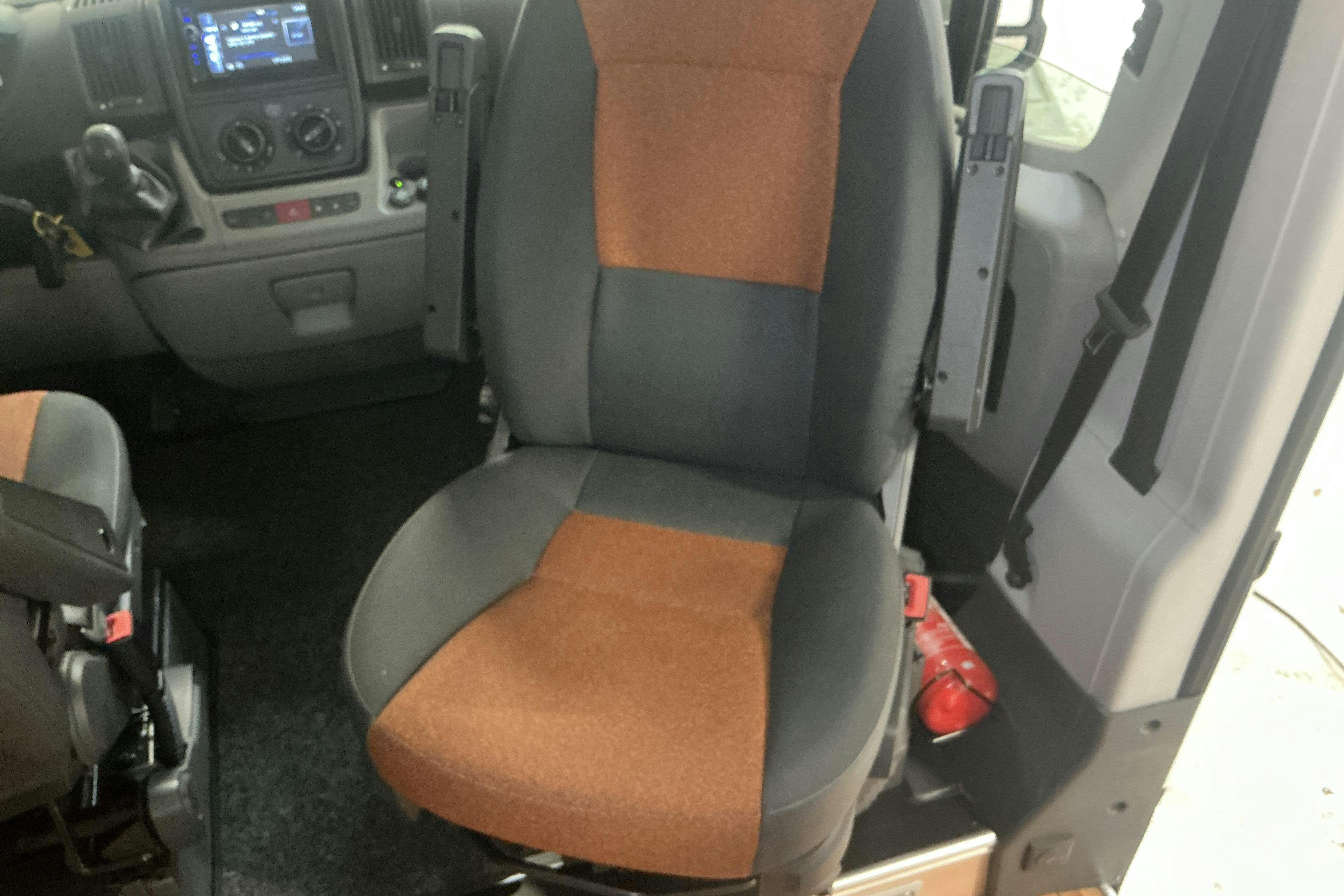 Vehicle Image 12