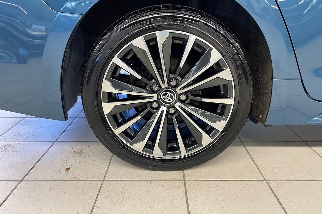Vehicle Image 17