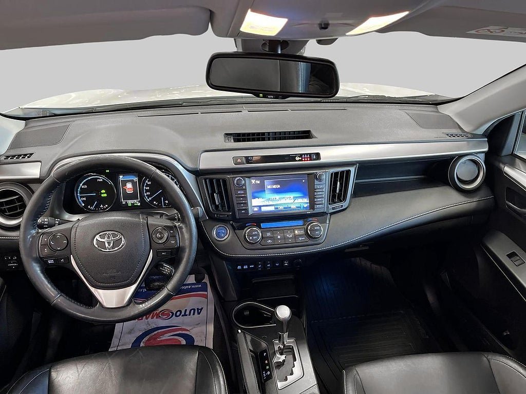 Vehicle Image 11