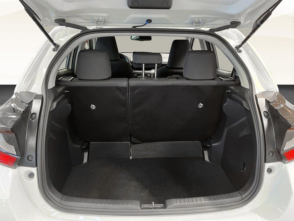 Vehicle Image 12