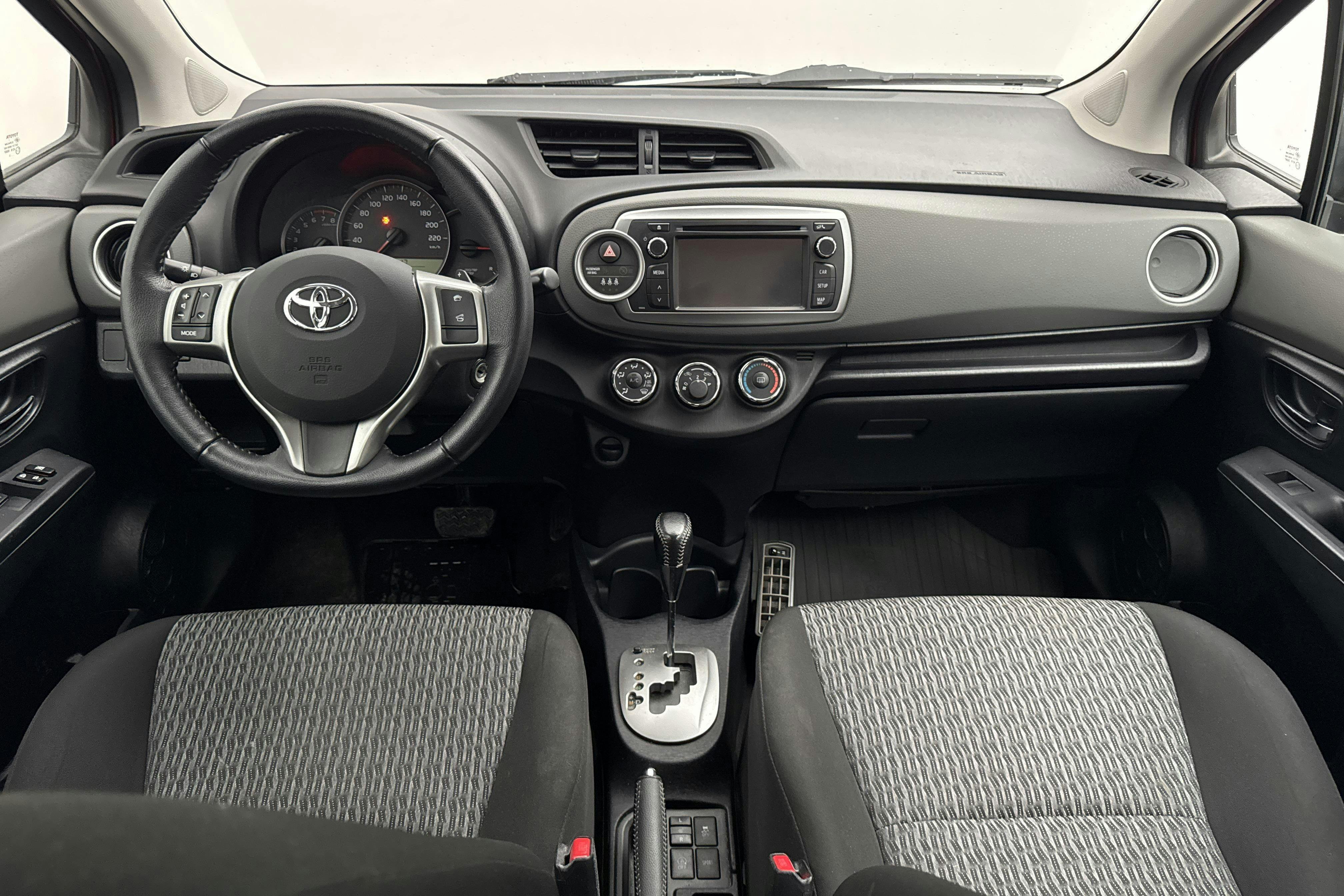 Vehicle Image 6