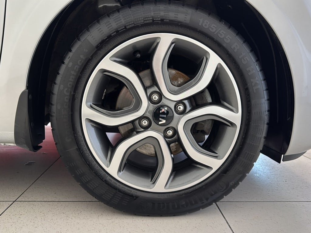 Vehicle Image 15