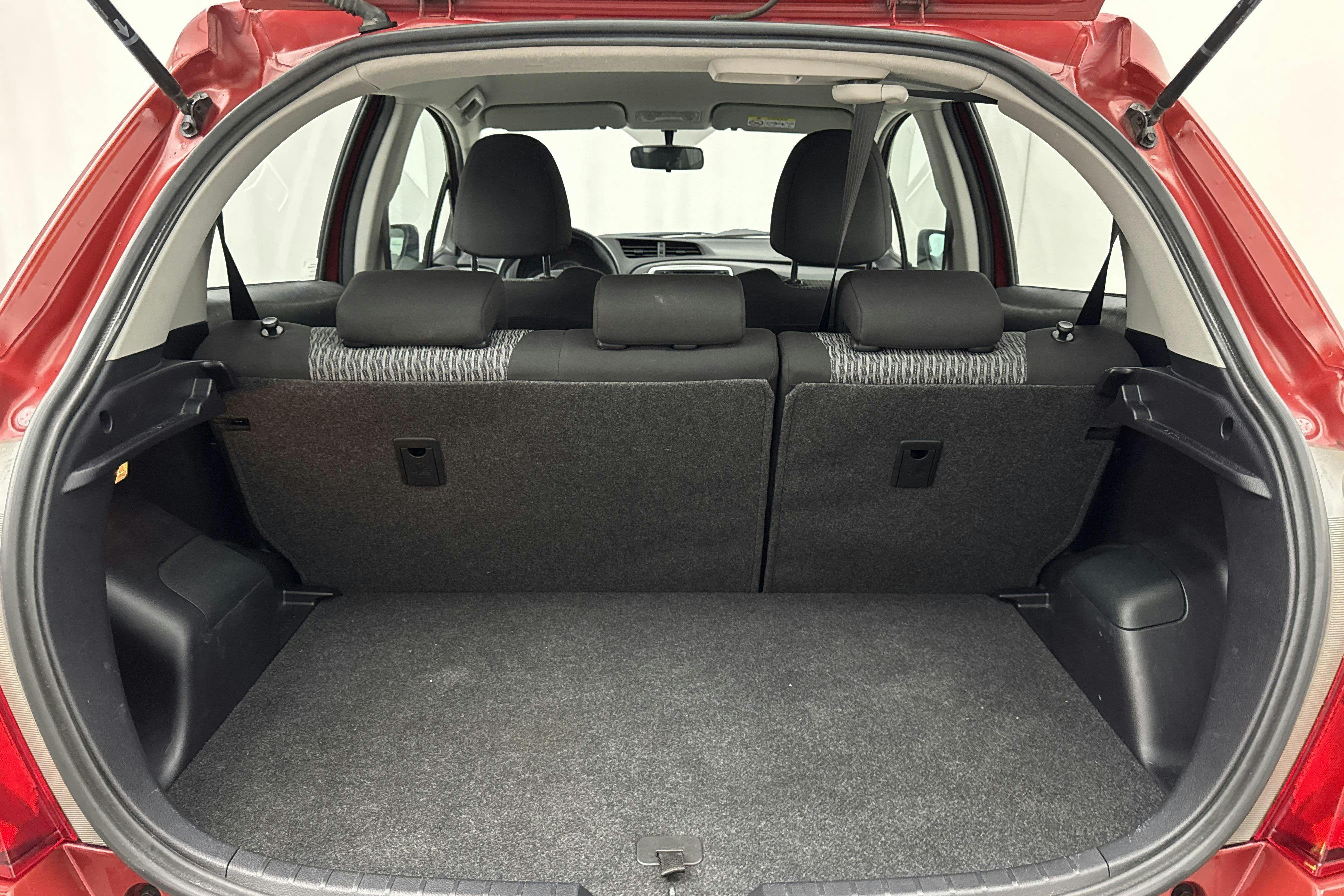 Vehicle Image 9