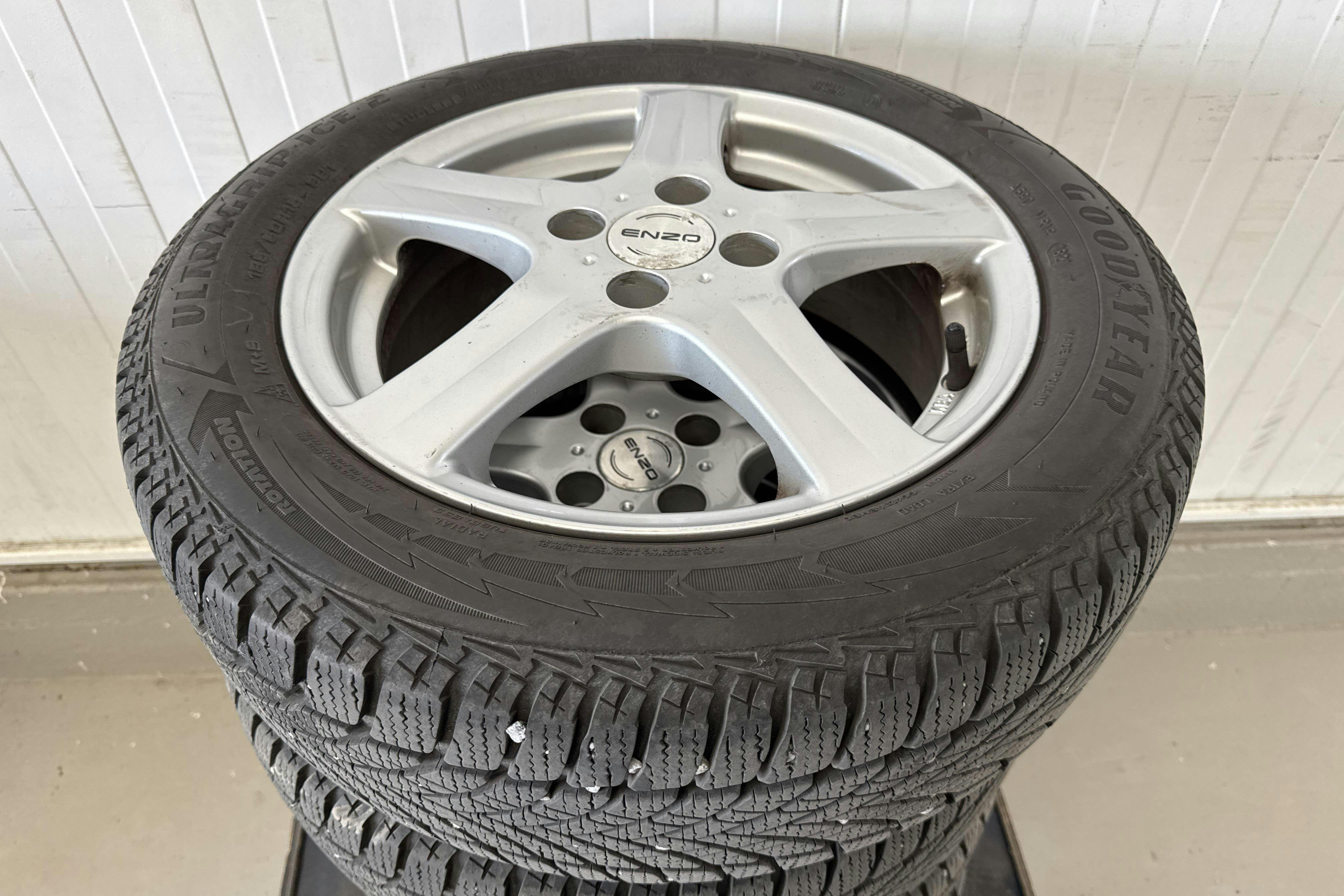 Vehicle Image 15