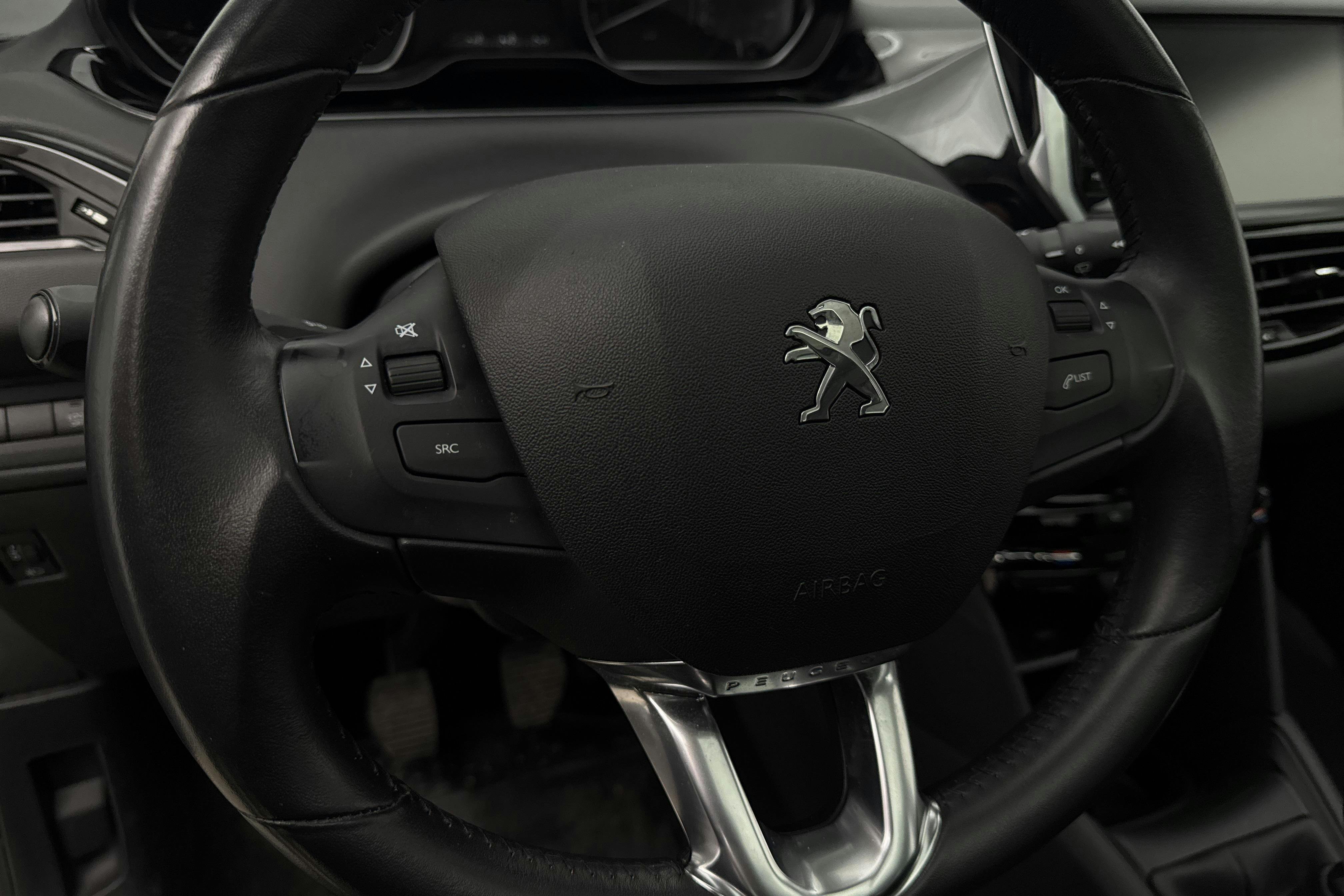 Vehicle Image 16