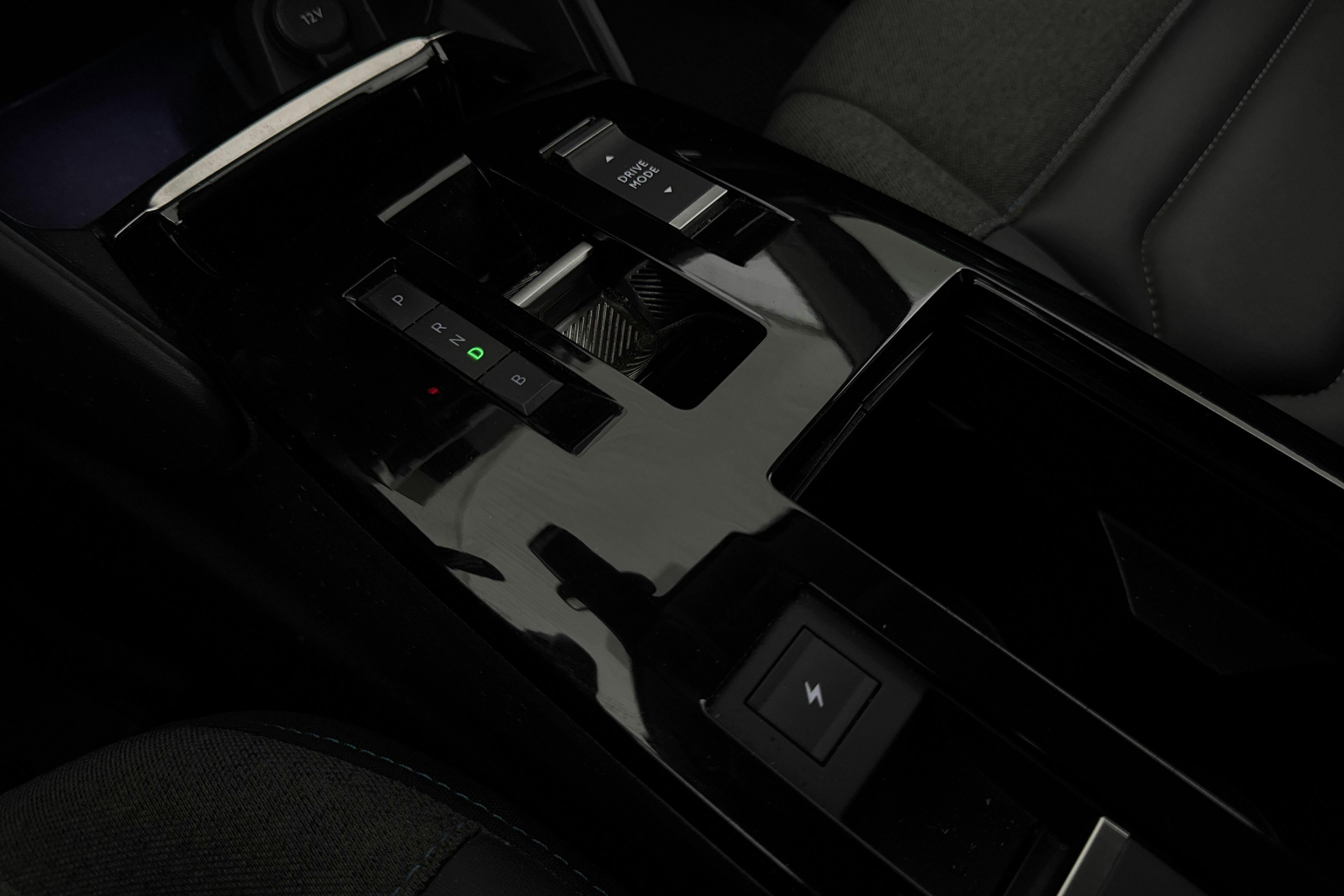Vehicle Image 16