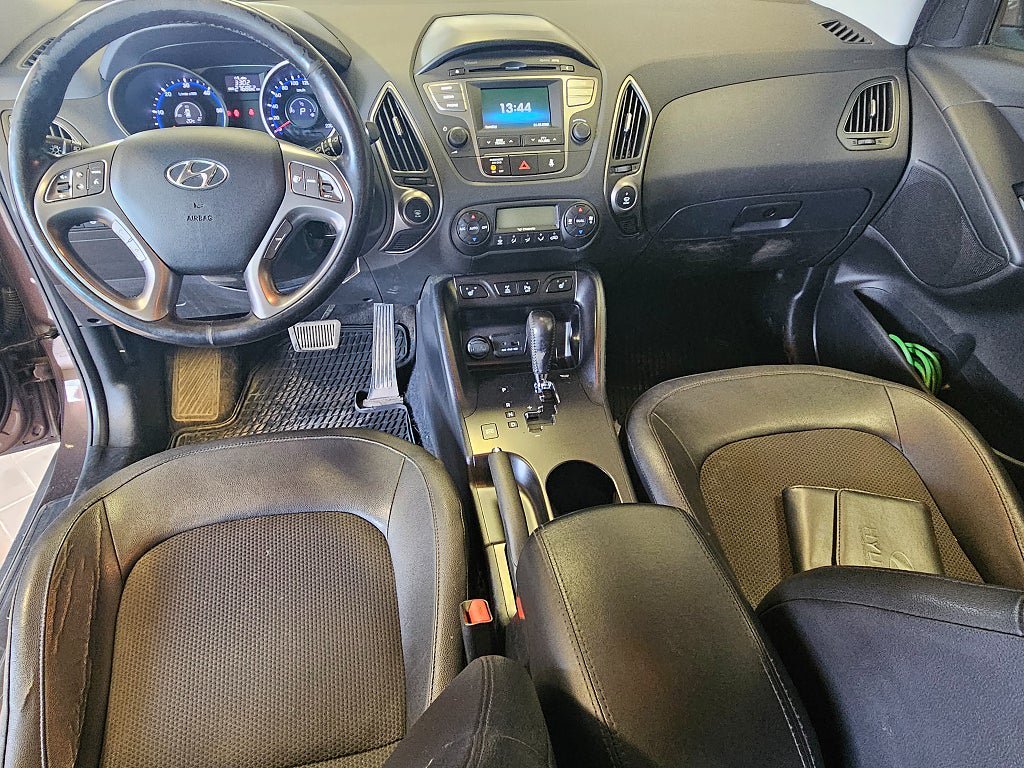 Vehicle Image 9