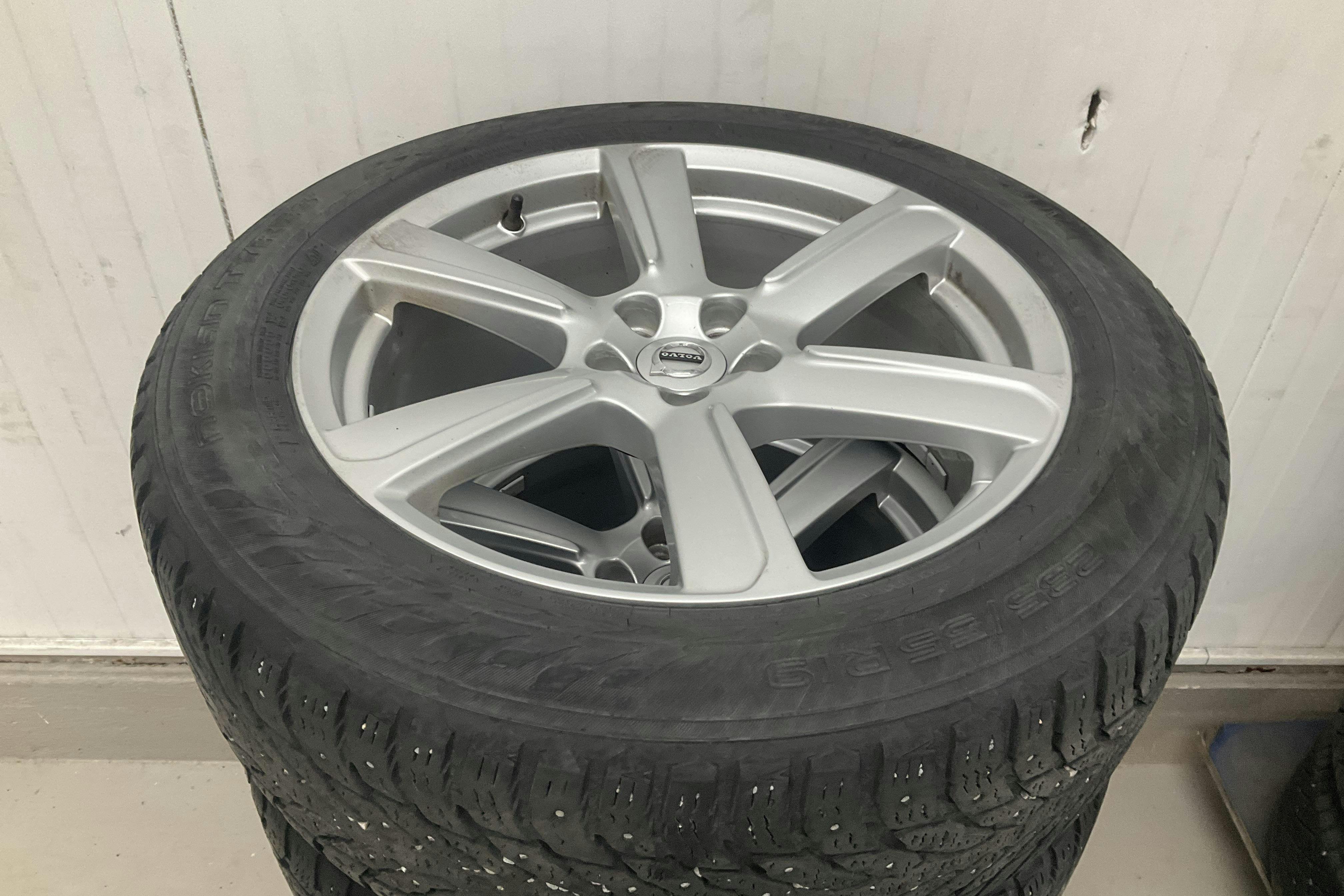 Vehicle Image 25