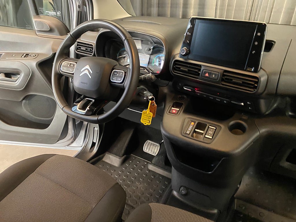 Vehicle Image 36