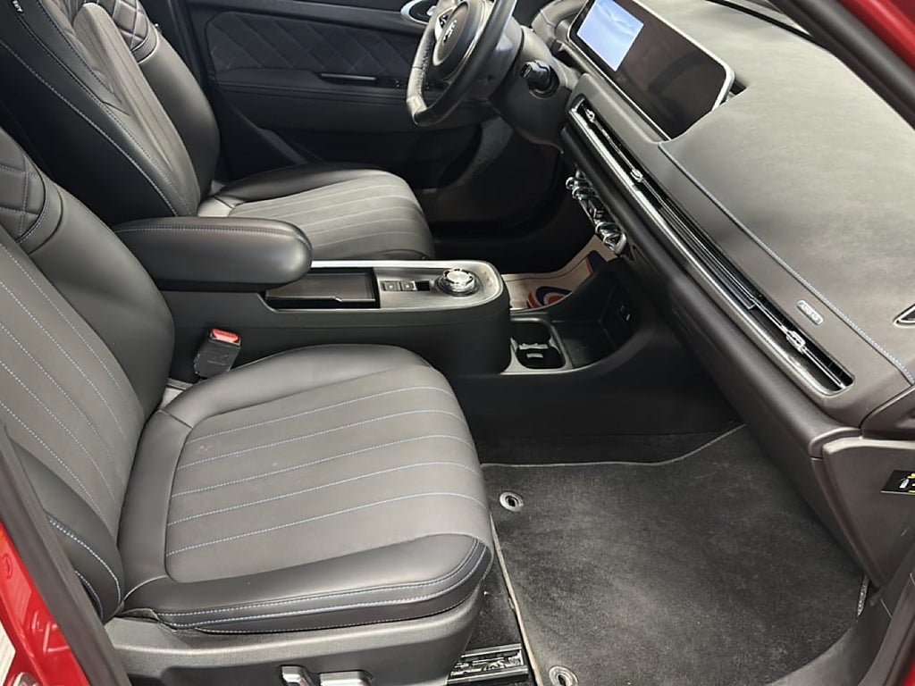 Vehicle Image 11