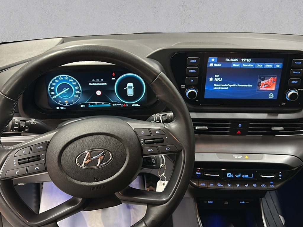 Vehicle Image 12