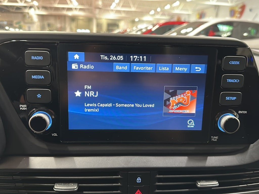 Vehicle Image 16