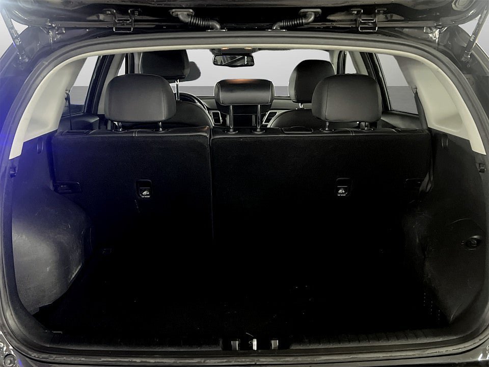 Vehicle Image 16