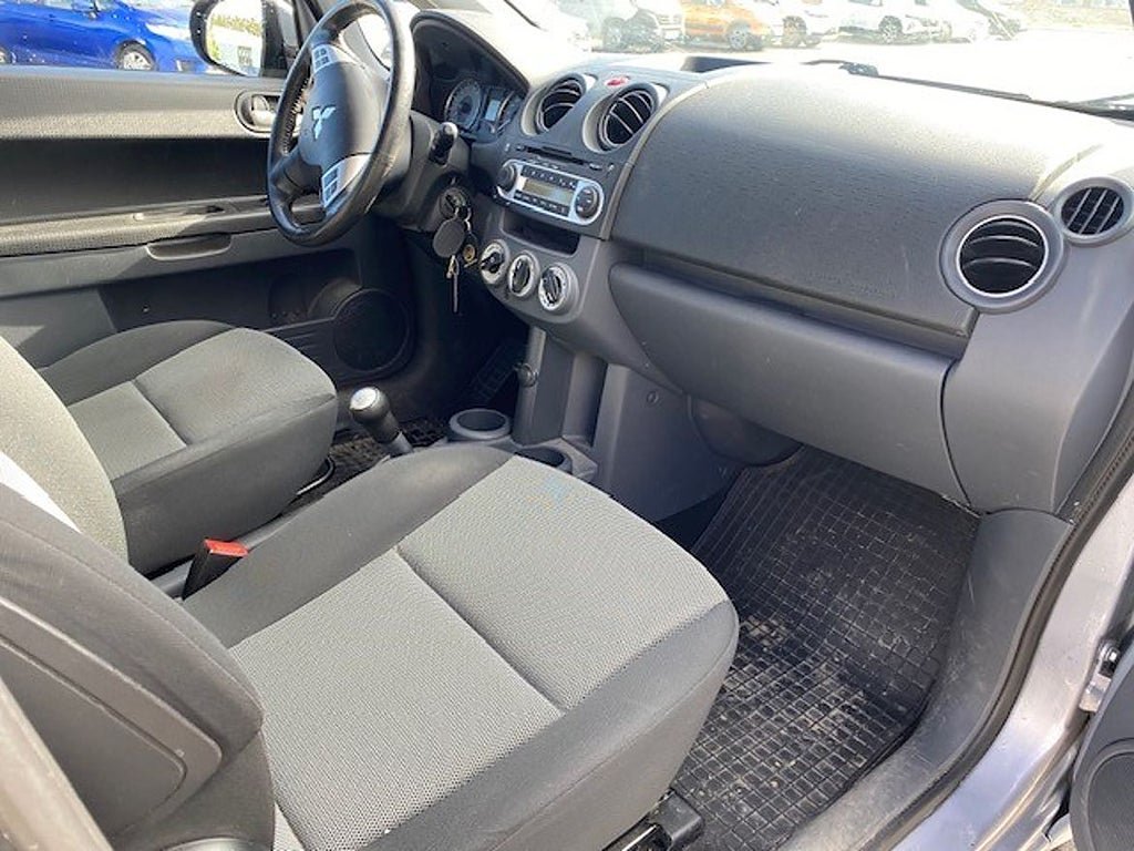 Vehicle Image 7