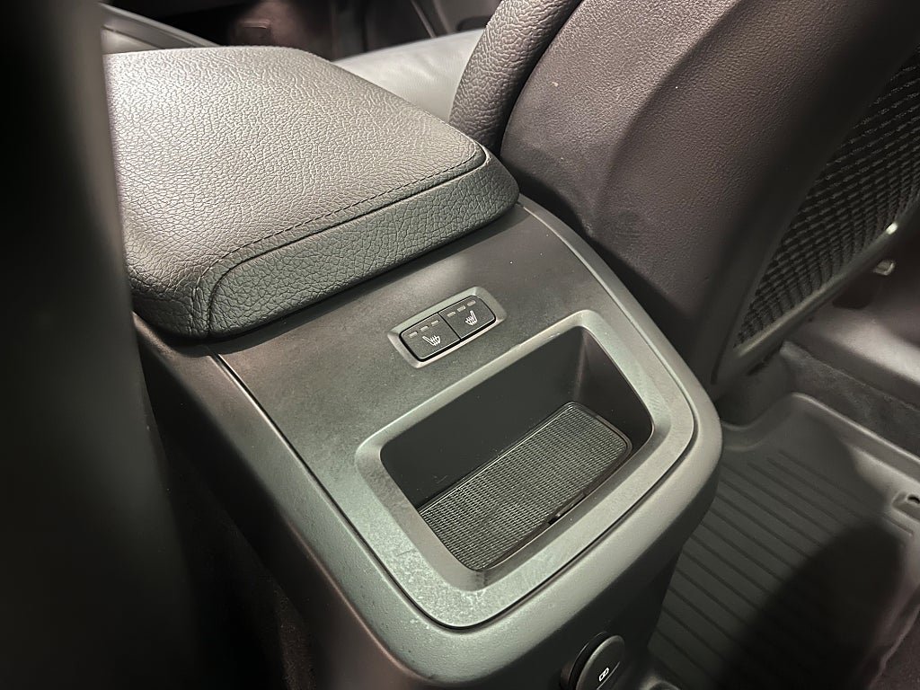 Vehicle Image 24