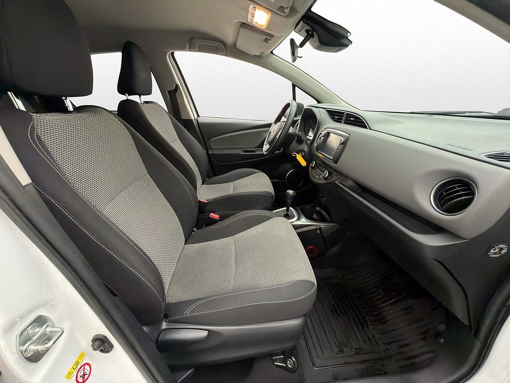 Vehicle Image 25