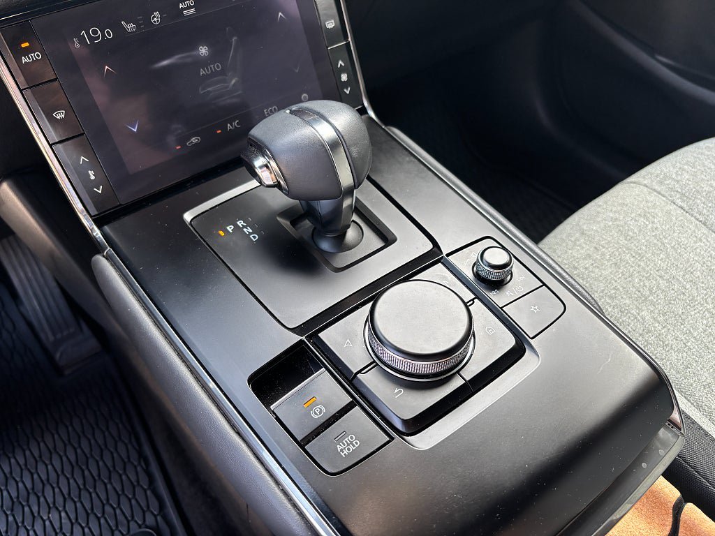 Vehicle Image 24