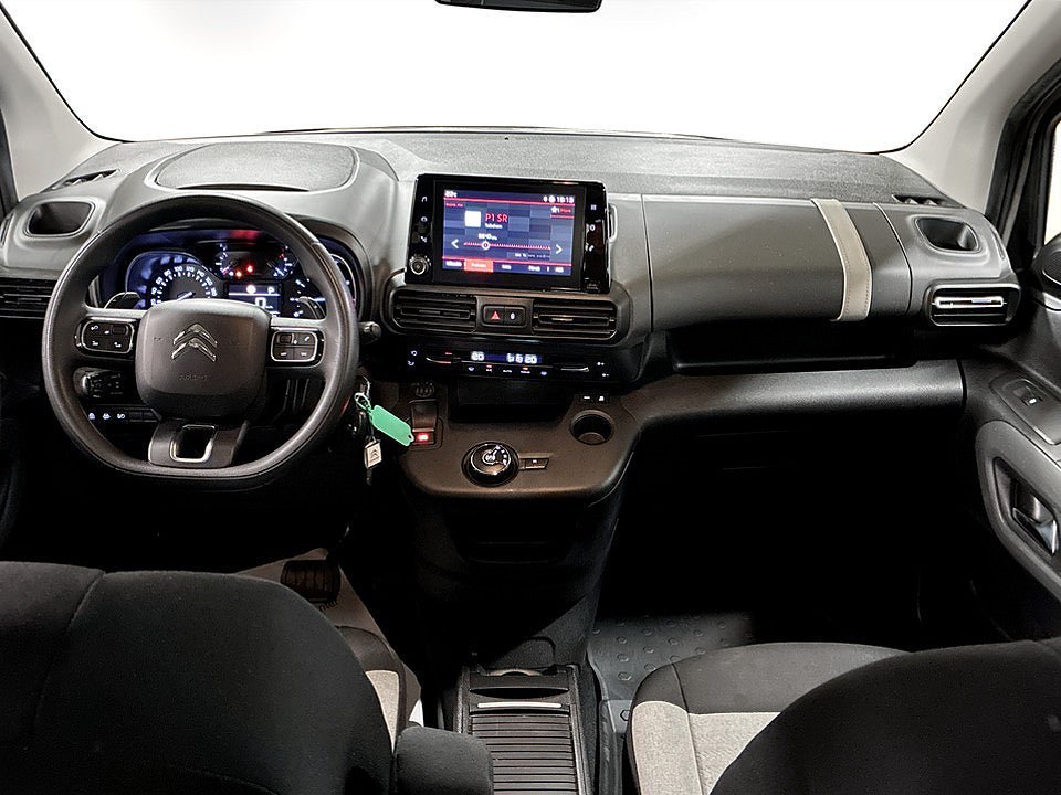 Vehicle Image 9