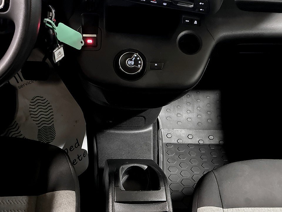 Vehicle Image 16