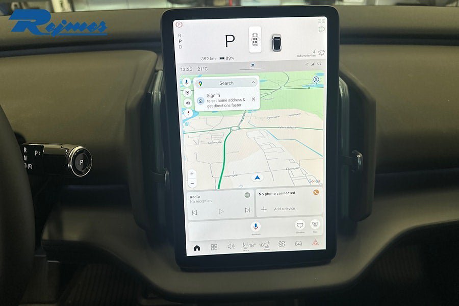 Vehicle Image 12