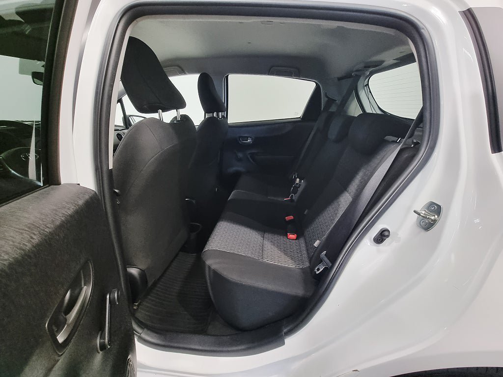 Vehicle Image 8
