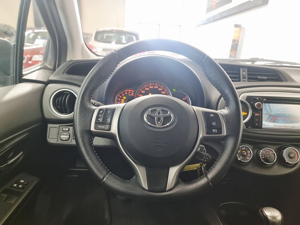 Vehicle Image 10