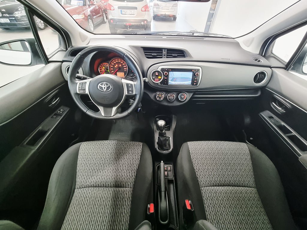 Vehicle Image 11