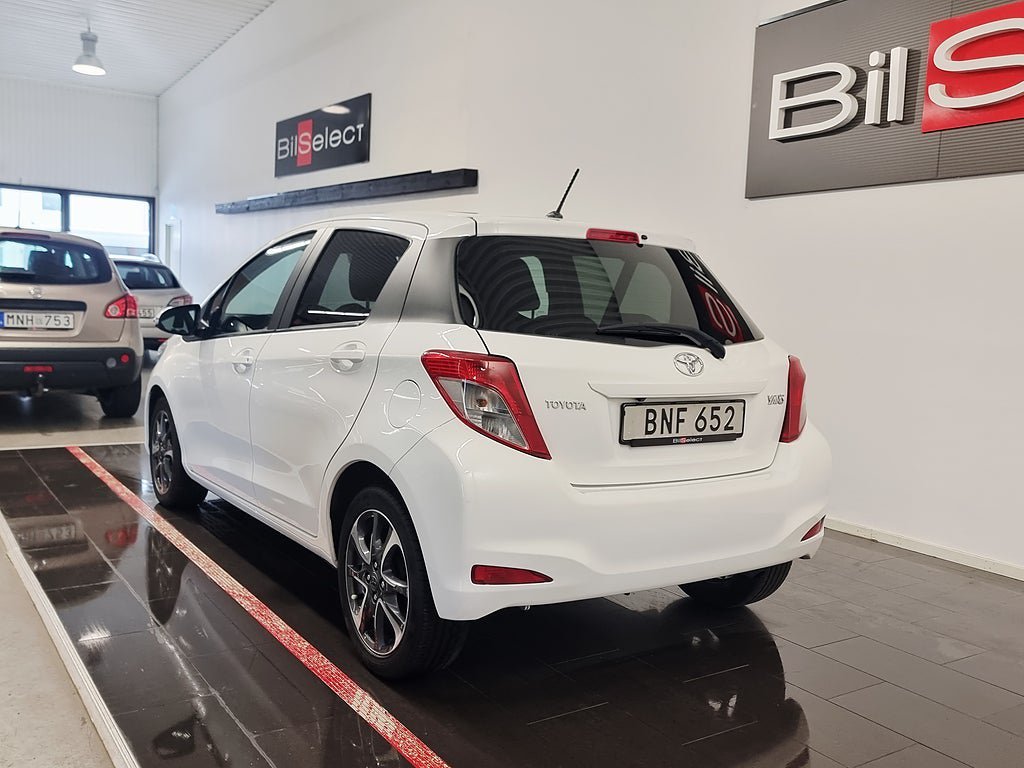 Vehicle Image 16
