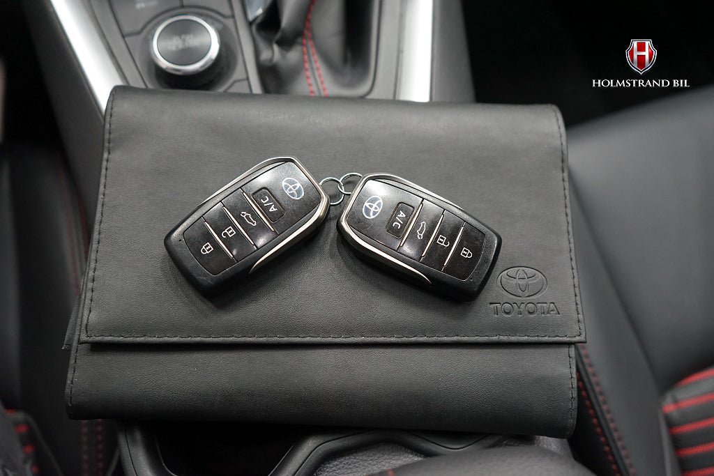 Vehicle Image 25