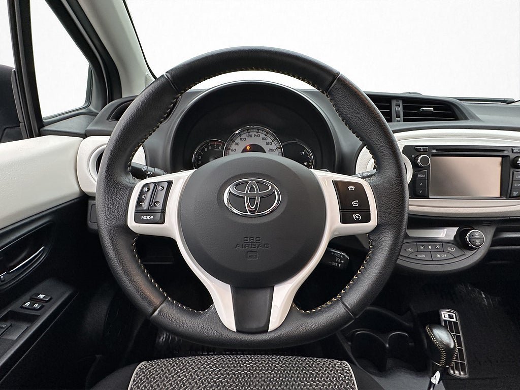 Vehicle Image 12