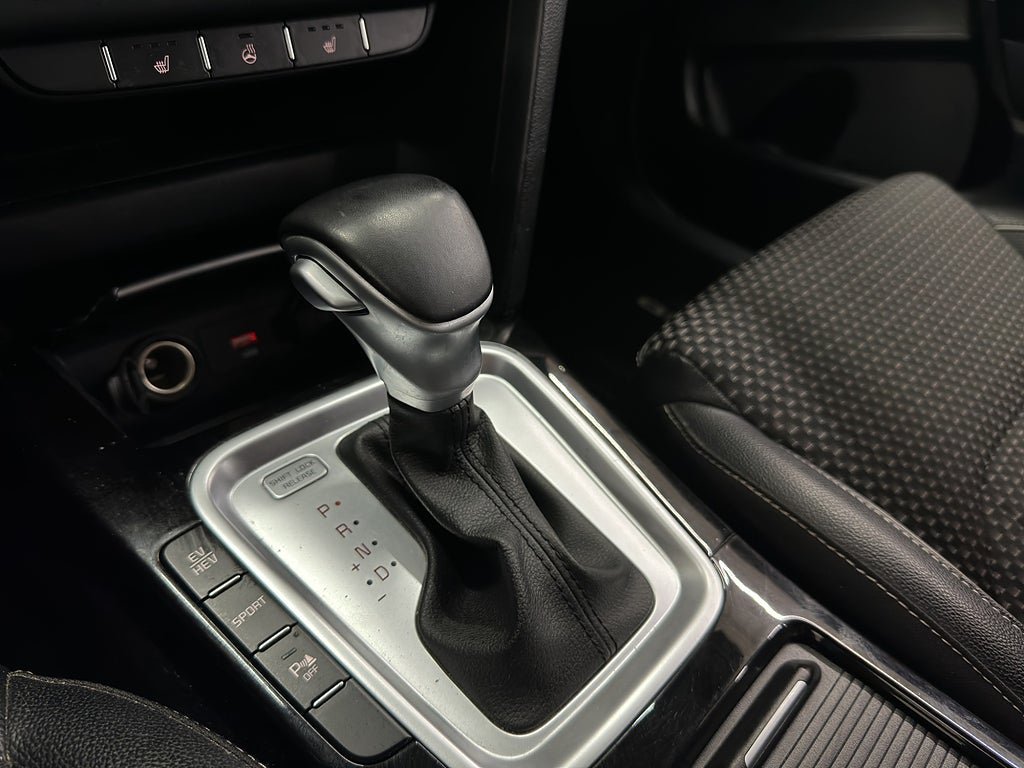 Vehicle Image 25