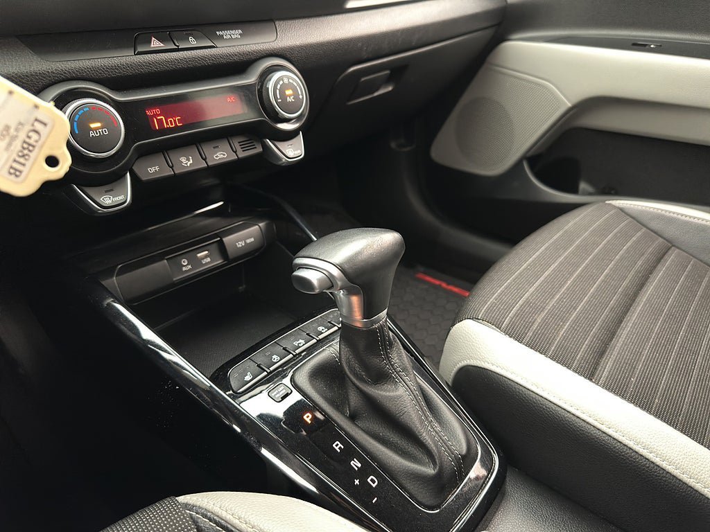 Vehicle Image 22