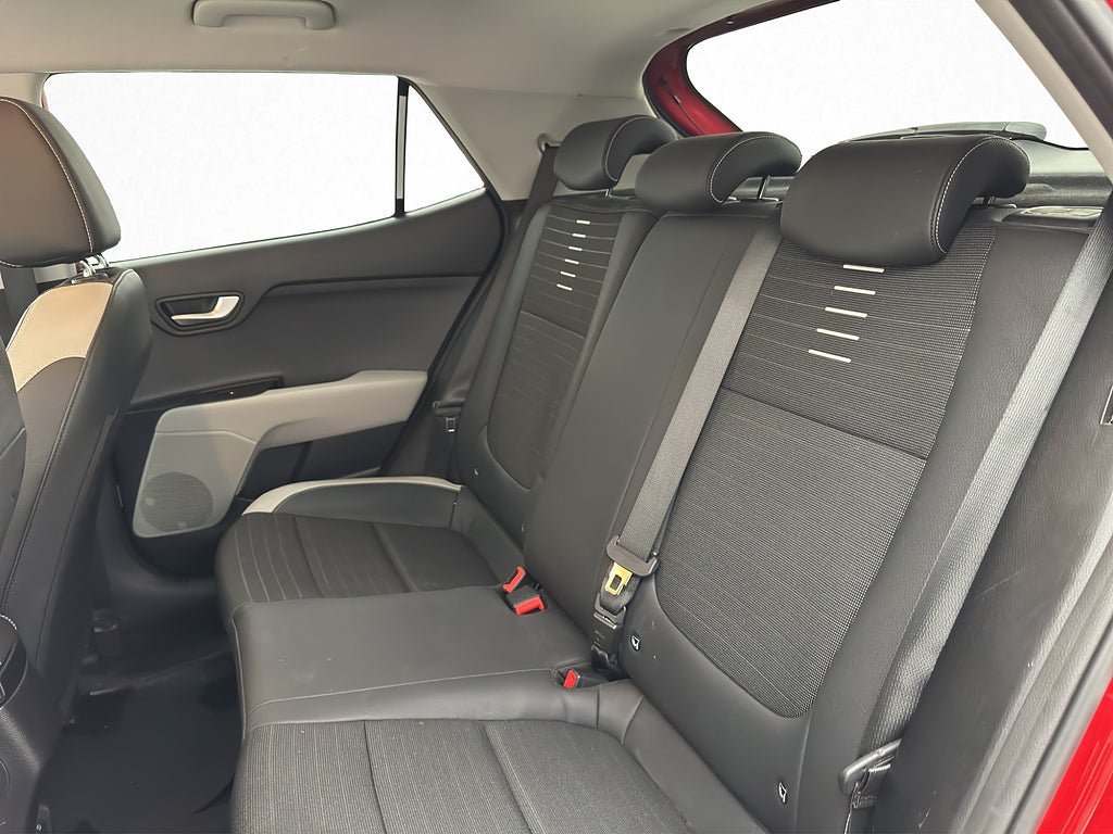 Vehicle Image 24