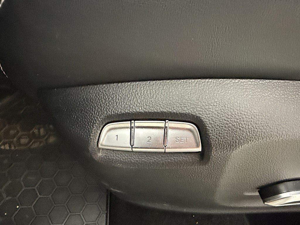 Vehicle Image 29