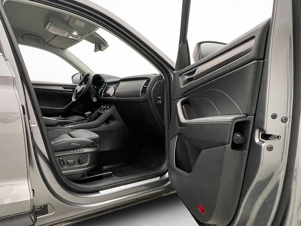 Vehicle Image 32