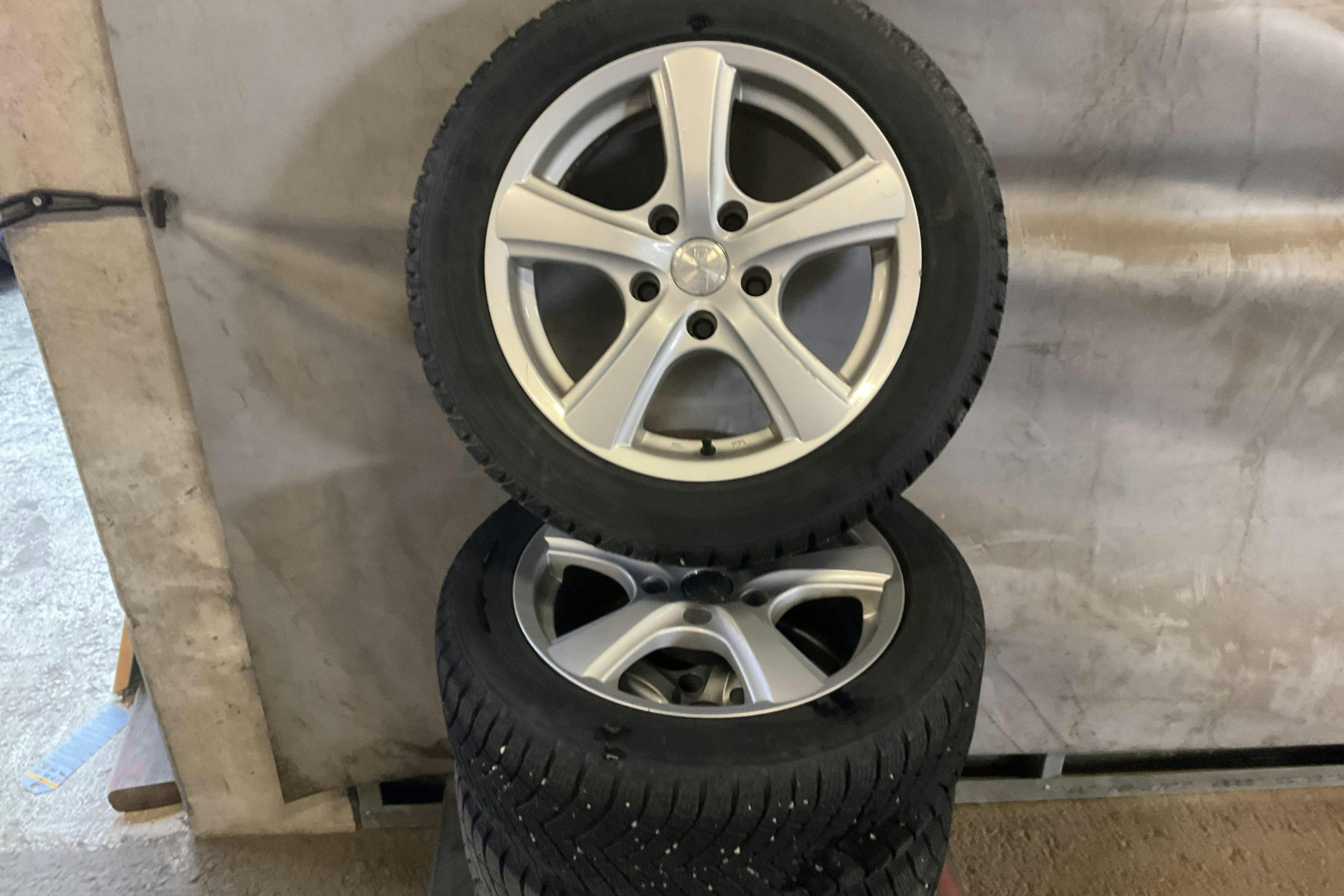Vehicle Image 12